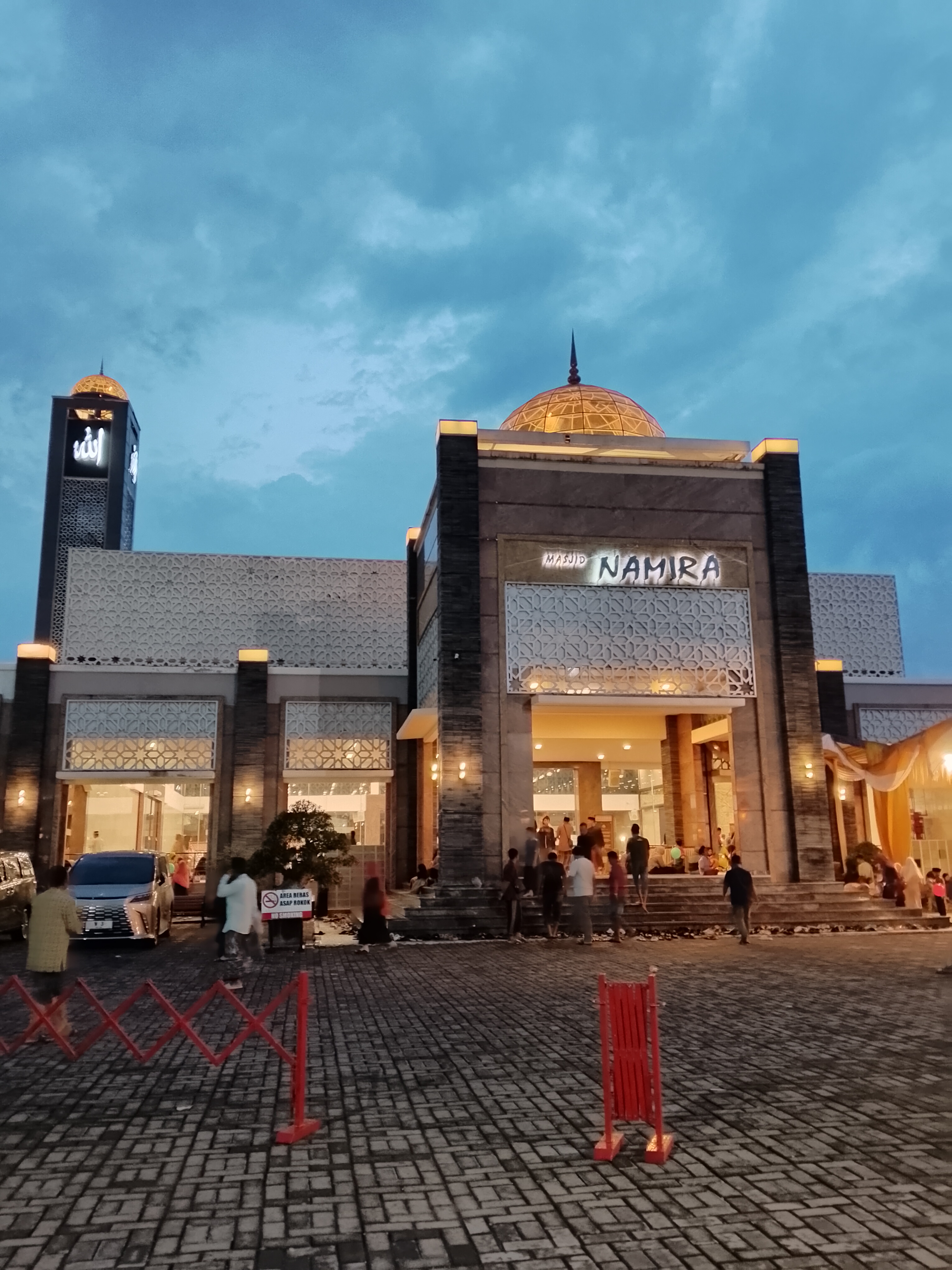Pengalaman Buka Puasa di Masjid Namira, Tikung Lamongan